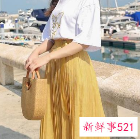 蕾丝裙搭配什么样的上衣