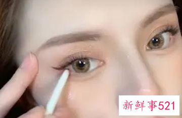 眼线胶笔晕妆怎么办