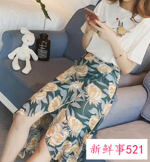 蕾丝裙搭配什么样的上衣