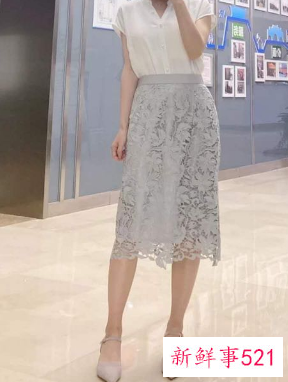 蕾丝裙搭配什么样的上衣