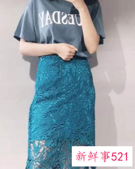 蕾丝裙搭配什么样的上衣