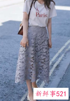 蕾丝裙搭配什么样的上衣