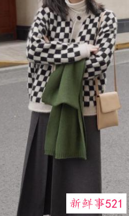 长裙配短外套还是长外套