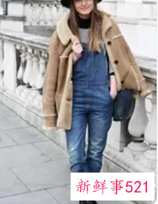 女背带裤怎么搭配什么外套