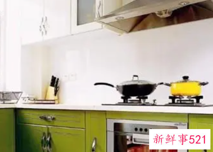 橱柜上的油污怎样才能擦干净