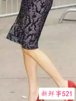 红色高跟鞋怎么搭配裙子