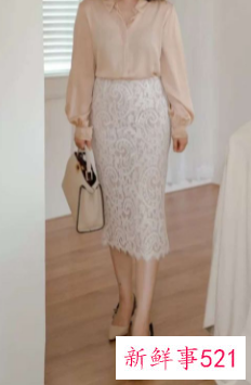 蕾丝裙搭配什么样的上衣