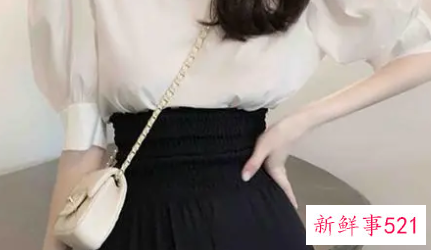 白上衣搭配黑色裤子好看吗