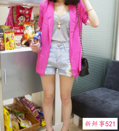 皮肤黑穿紫色好还是玫红色好