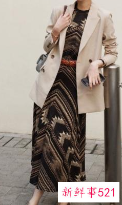 长裙配短外套还是长外套