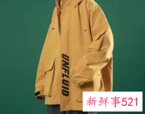 女背带裤怎么搭配什么外套