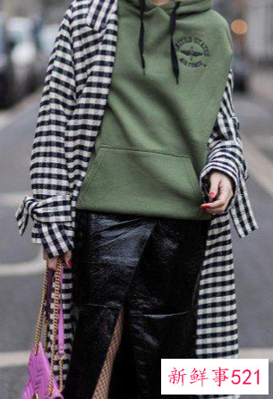 绿色皮裙怎么搭配图片