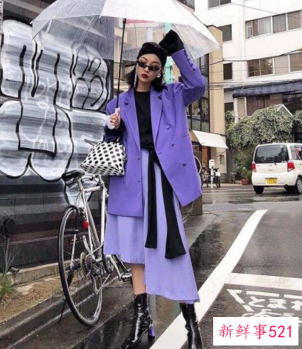 皮肤黑穿紫色好还是玫红色好