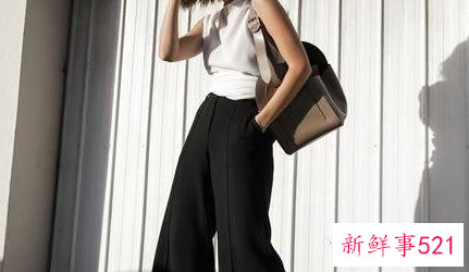 白上衣搭配黑色裤子好看吗