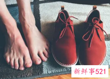 梦见别人穿自己的鞋是什么意思