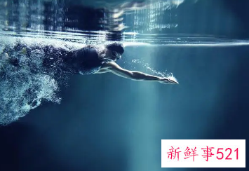 已婚女人梦见好多人在游泳