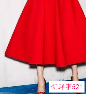 红色高跟鞋怎么搭配裙子