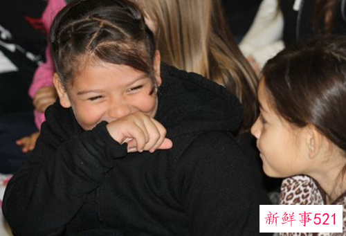 梦见傻笑什么寓意