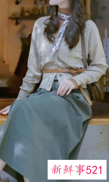 长裙配短外套还是长外套