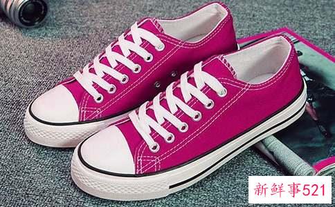 黑色皮衣怎么搭配鞋子