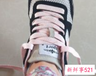 系鞋带的简单方法步骤