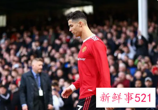 C罗输球后怒摔球迷手机将接受警方问询