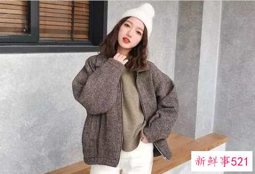 帽子和衣服一个颜色好不好看