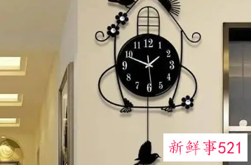 钟不正对门但是进门能见到