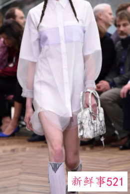 穿在裙子外面的那层纱叫什么