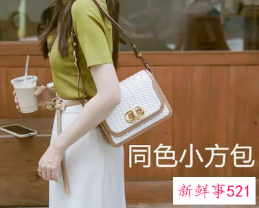 米色半身长裙配什么上衣