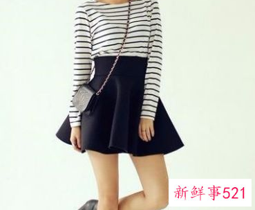 米色半身长裙配什么上衣