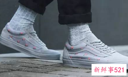 系鞋带的简单方法步骤