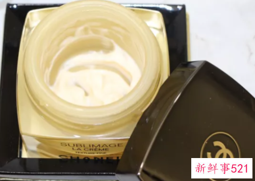 香奈儿奢华精萃活肤轻盈乳霜