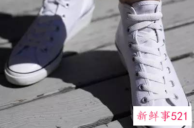 系鞋带的简单方法步骤