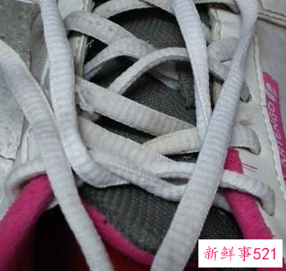 系鞋带的简单方法步骤