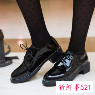 如何搭配衣服与鞋子