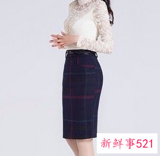 米色半身长裙配什么上衣