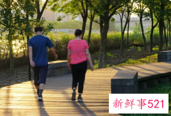 晨炼宝典举腿操