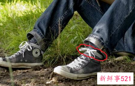 系鞋带的简单方法步骤