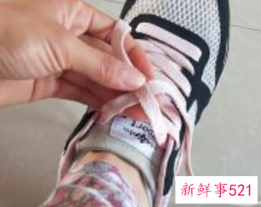 系鞋带的简单方法步骤