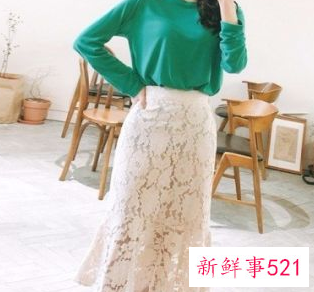 米色半身长裙配什么上衣