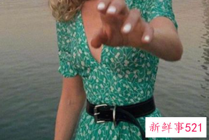 去海边玩穿什么衣服合适