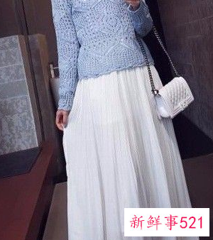 米色半身长裙配什么上衣