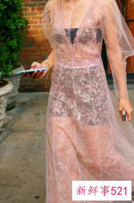 穿在裙子外面的那层纱叫什么