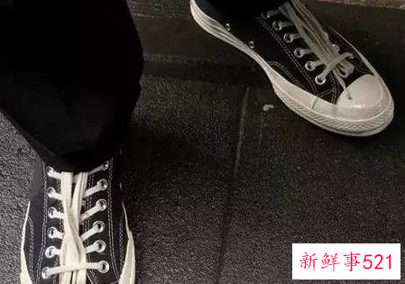 系鞋带的简单方法步骤