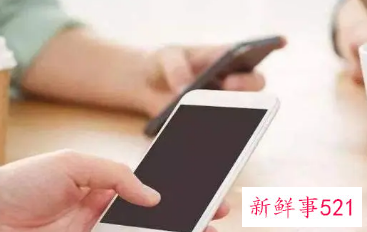 手机导致人与人之间的距离