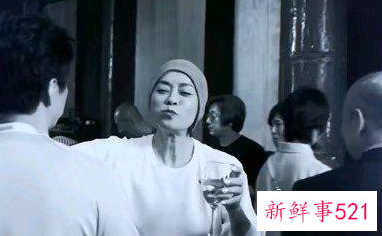 毛阿敏素颜现身李健音乐会