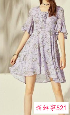 紫色连衣裙搭配什么颜色的围巾好看