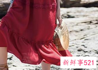 红色裙子配什么好看