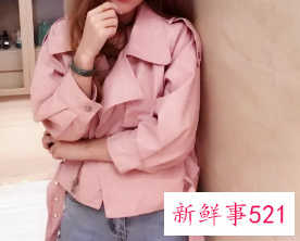 暗粉色衣服配什么裤子